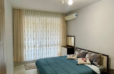 Alquiler de un amplio apartamento de 3 habitaciones, barrio Briz, Varna, Bulgaria